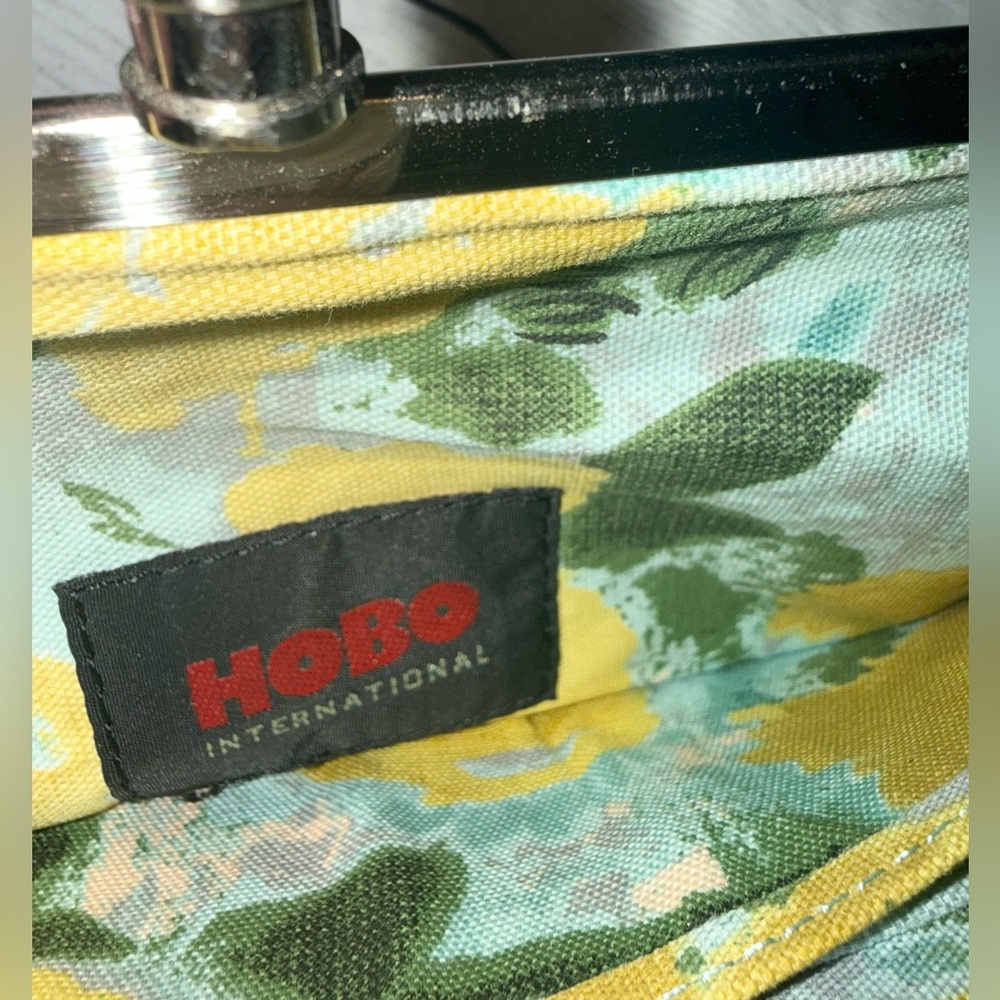 HOBO Lauren Clutch-Wallet - Picture 8 of 11